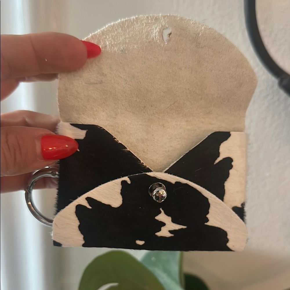 Black and White Key Card Holder with Silver Ring - Picture 4 of 4